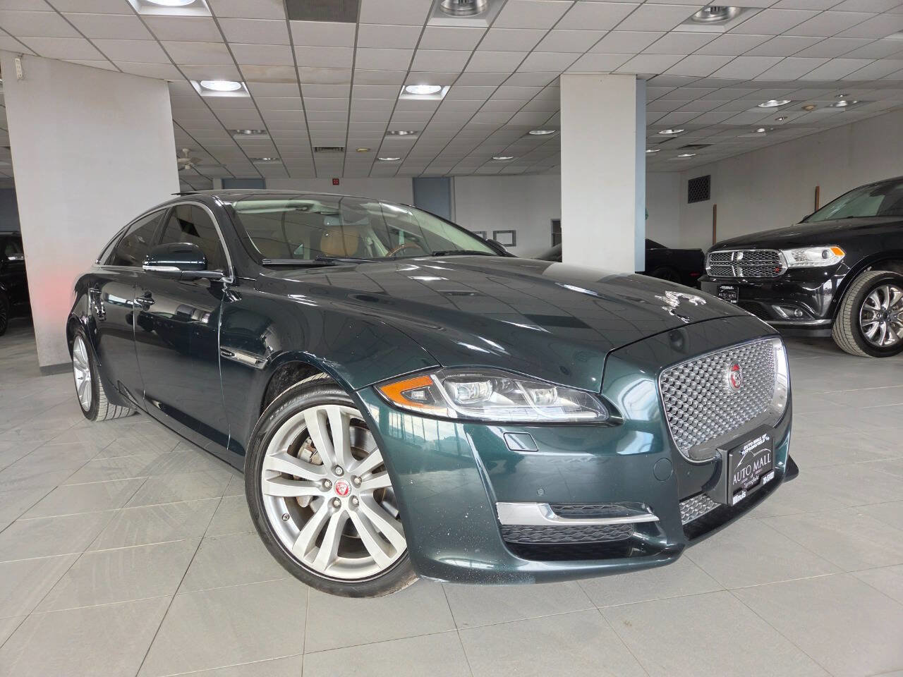 Used 2016 Jaguar XJ L Portfolio AWD/4WD image 1