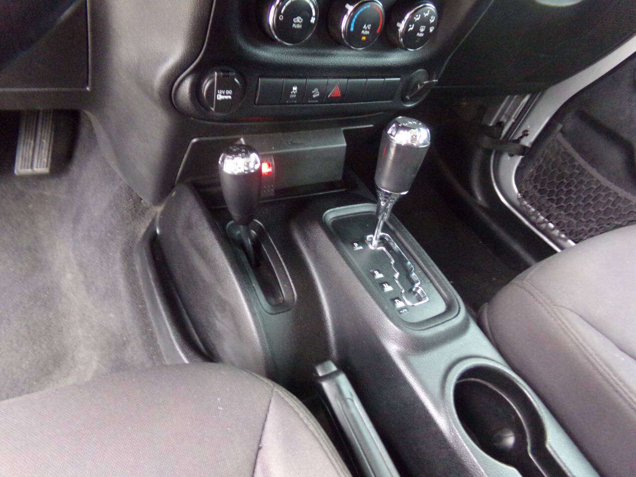 Used 2013 Jeep Wrangler Unlimited Sport w/ Connectivity Group image 8