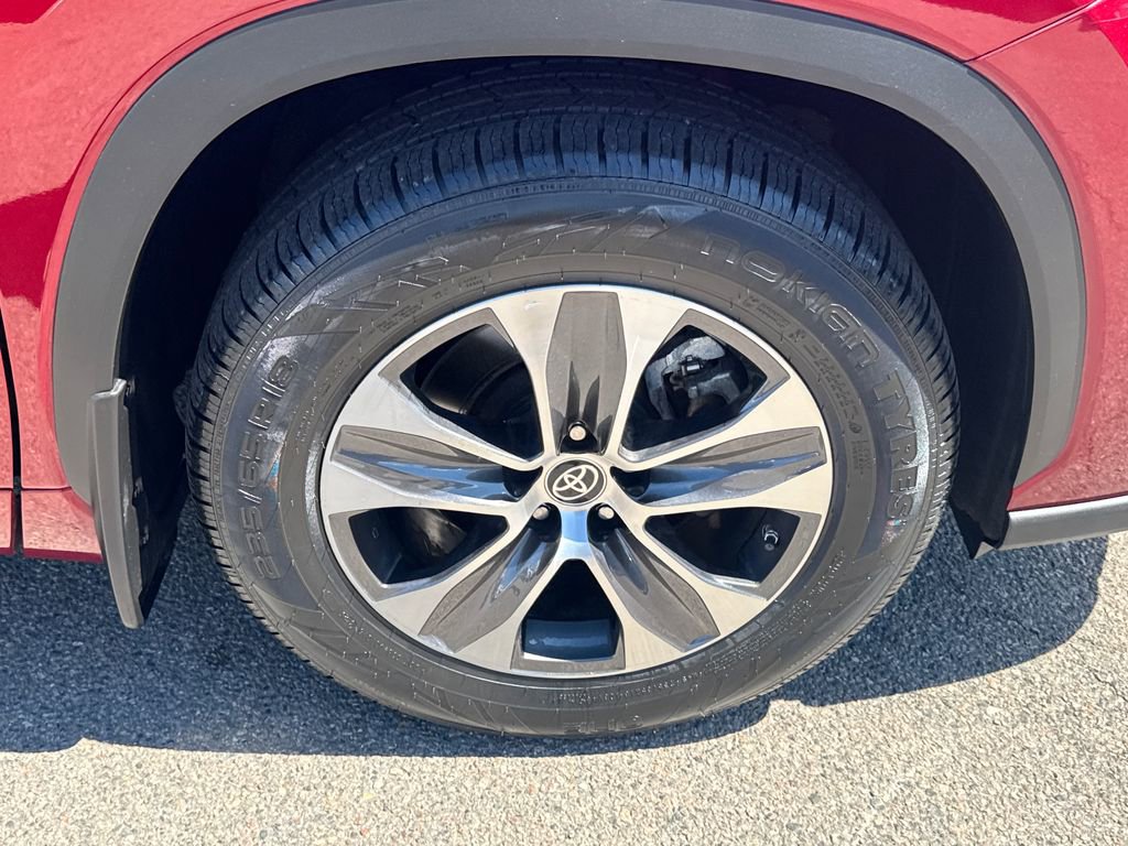 Used 2022 Toyota Highlander XLE AWD/4WD image 46