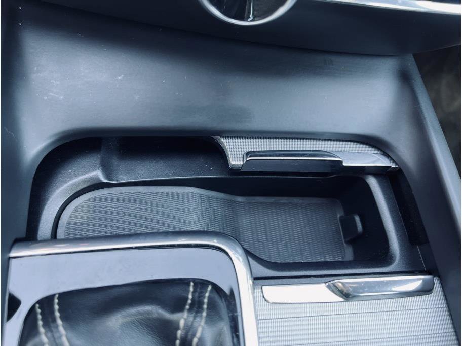 Used 2019 Volvo S60 T5 R-Design image 39