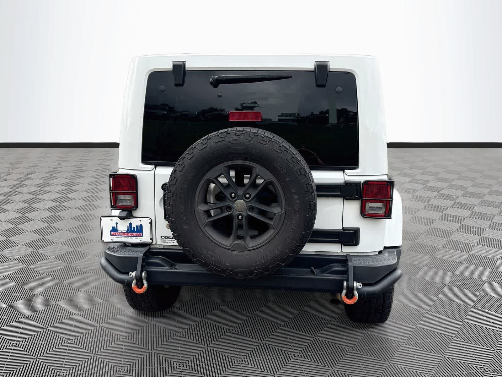 Used 2017 Jeep Wrangler Unlimited Sahara AWD/4WD image 6