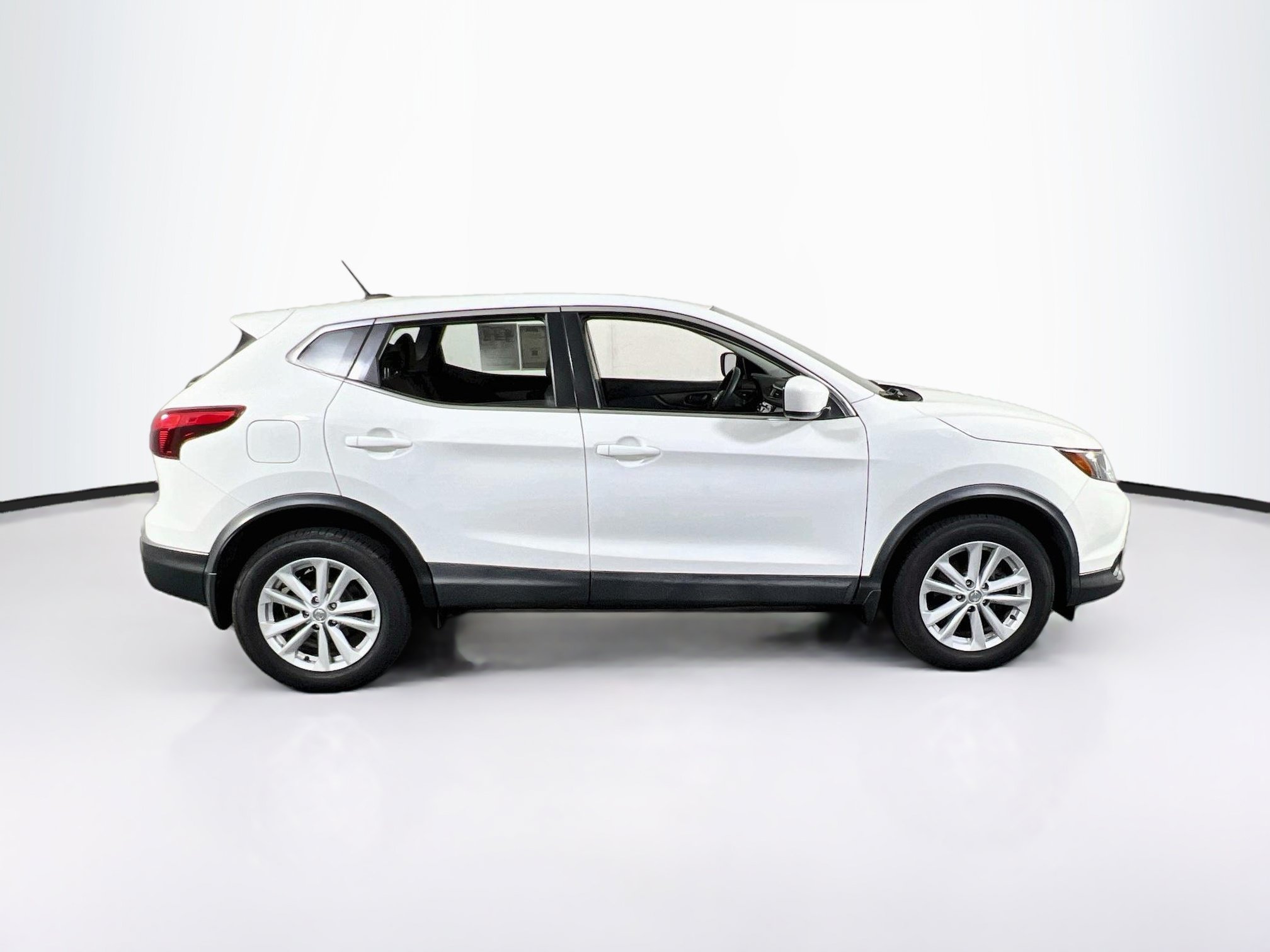 Used 2018 Nissan Rogue Sport S w/ S Appearance Package AWD/4WD image 4