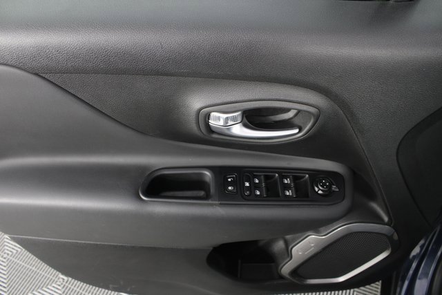 Used 2022 Jeep Renegade Latitude w/ Convenience Group image 13