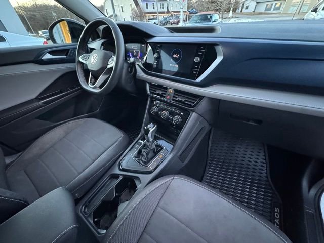 Certified 2024 Volkswagen Taos SE w/ Panoramic Sunroof Package image 27