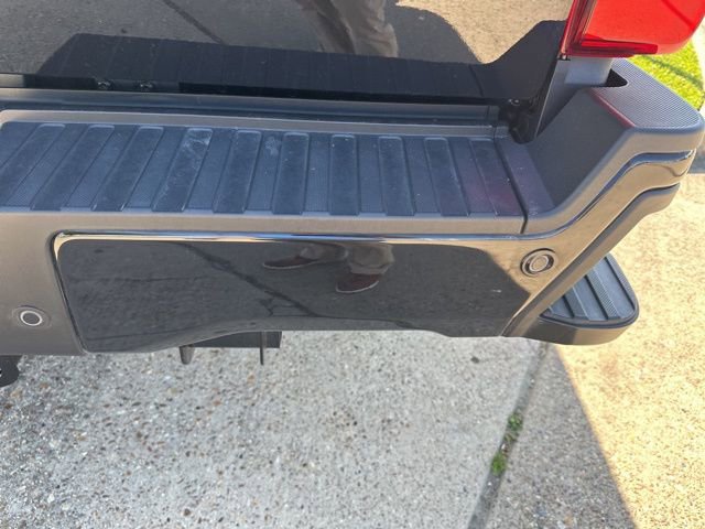 Used 2025 Ford F250 Platinum w/ FX4 Off-Road Package image 13