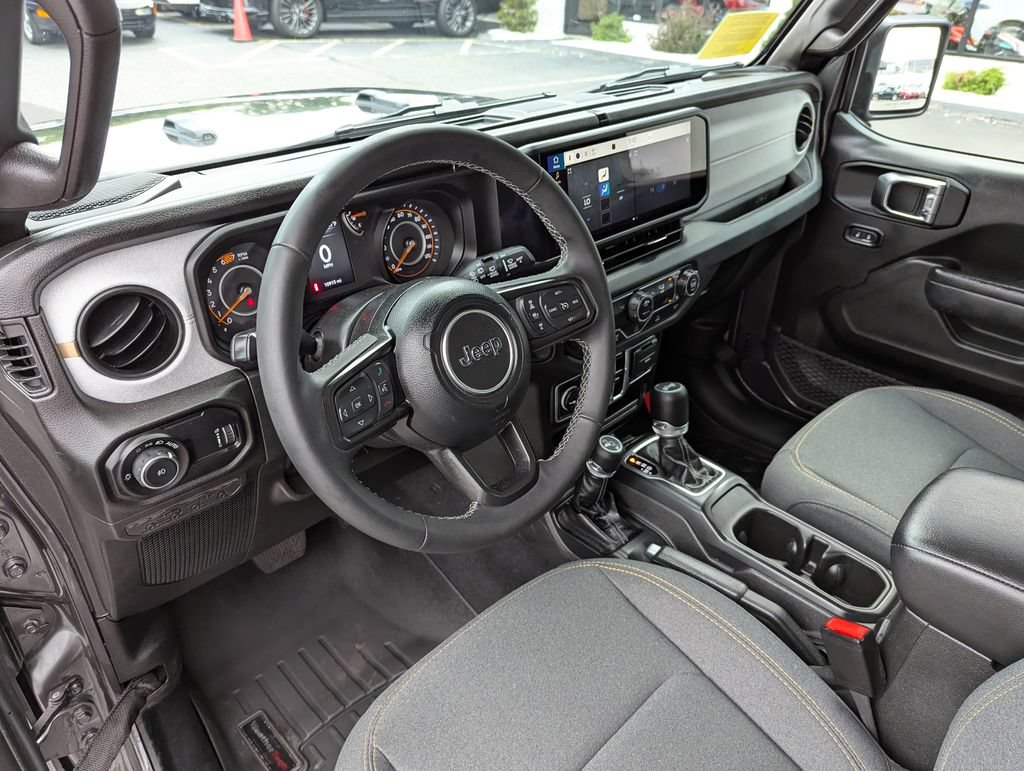 Used 2025 Jeep Wrangler Unlimited Sport AWD/4WD image 13