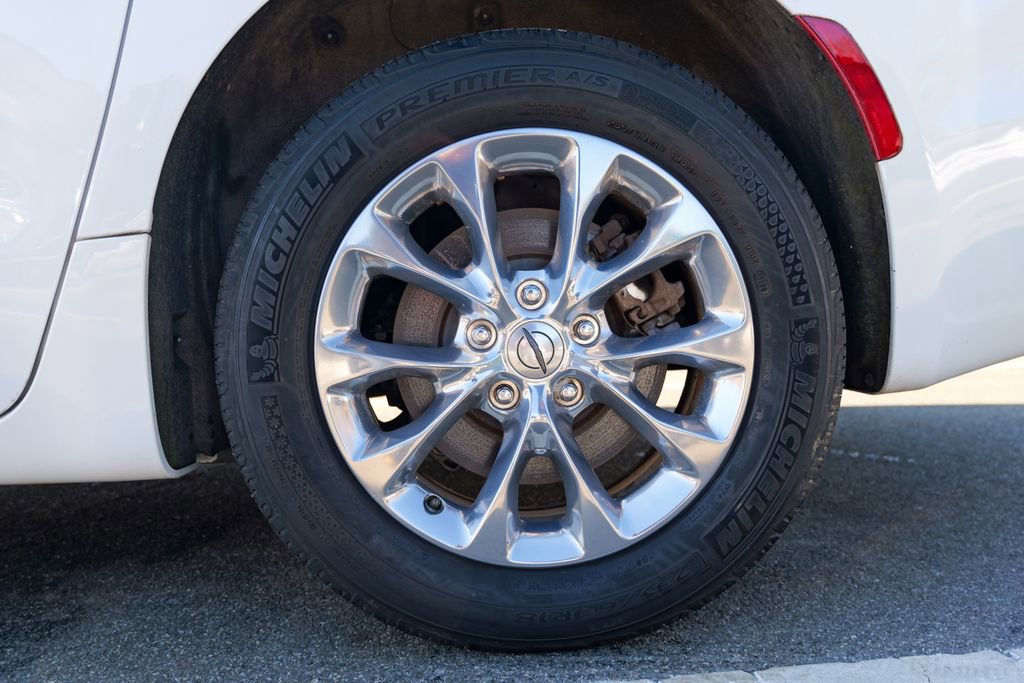 Used 2021 Chrysler Pacifica Touring-L AWD/4WD image 11