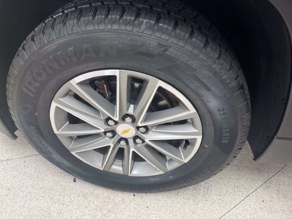 Used 2023 Chevrolet Traverse LT FWD image 9