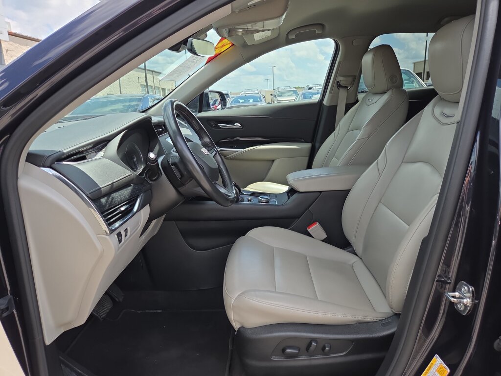 Used 2023 Cadillac XT4 Premium Luxury FWD image 10