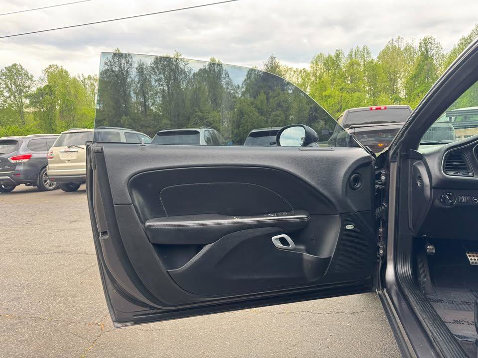 Used 2016 Dodge Challenger SXT Plus RWD image 9