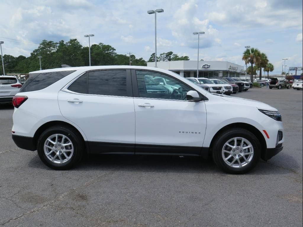 Used 2024 Chevrolet Equinox LT image 2