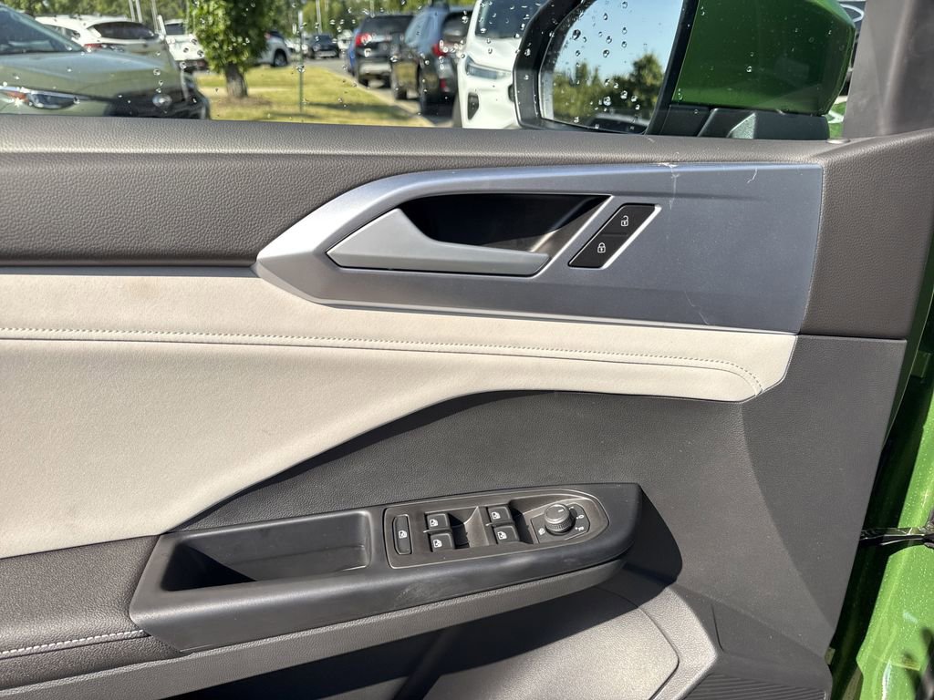 New 2025 Volkswagen Taos SE image 23