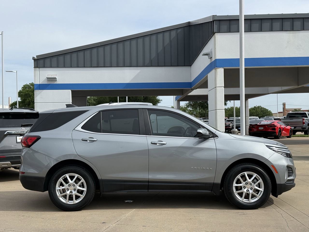 Used 2023 Chevrolet Equinox LT FWD image 3
