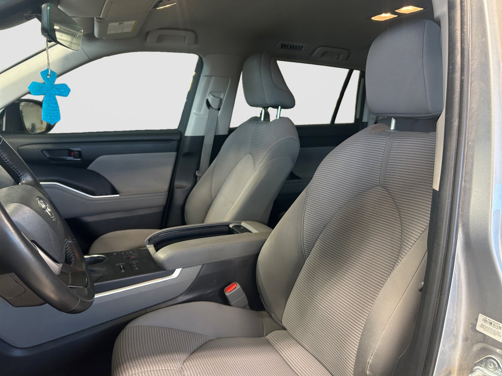 Used 2024 Toyota Highlander LE AWD/4WD image 10