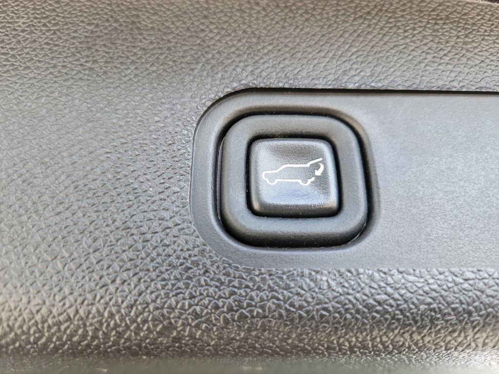 Used 2011 Chevrolet Tahoe LT w/ Luxury Package image 9