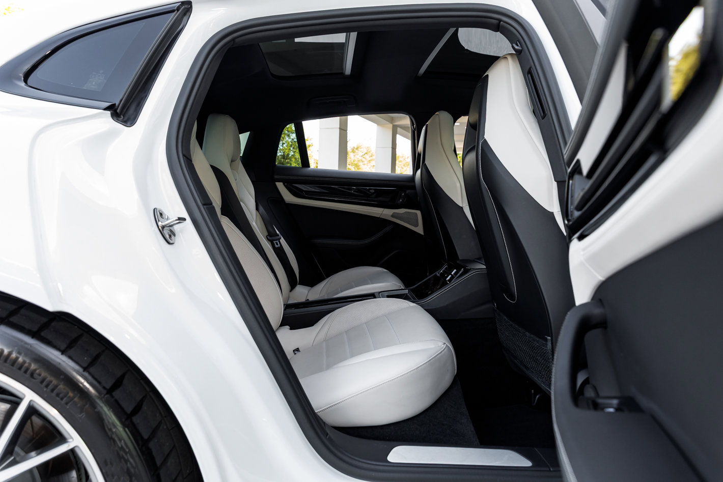 Used 2024 Porsche Panamera 4 image 33