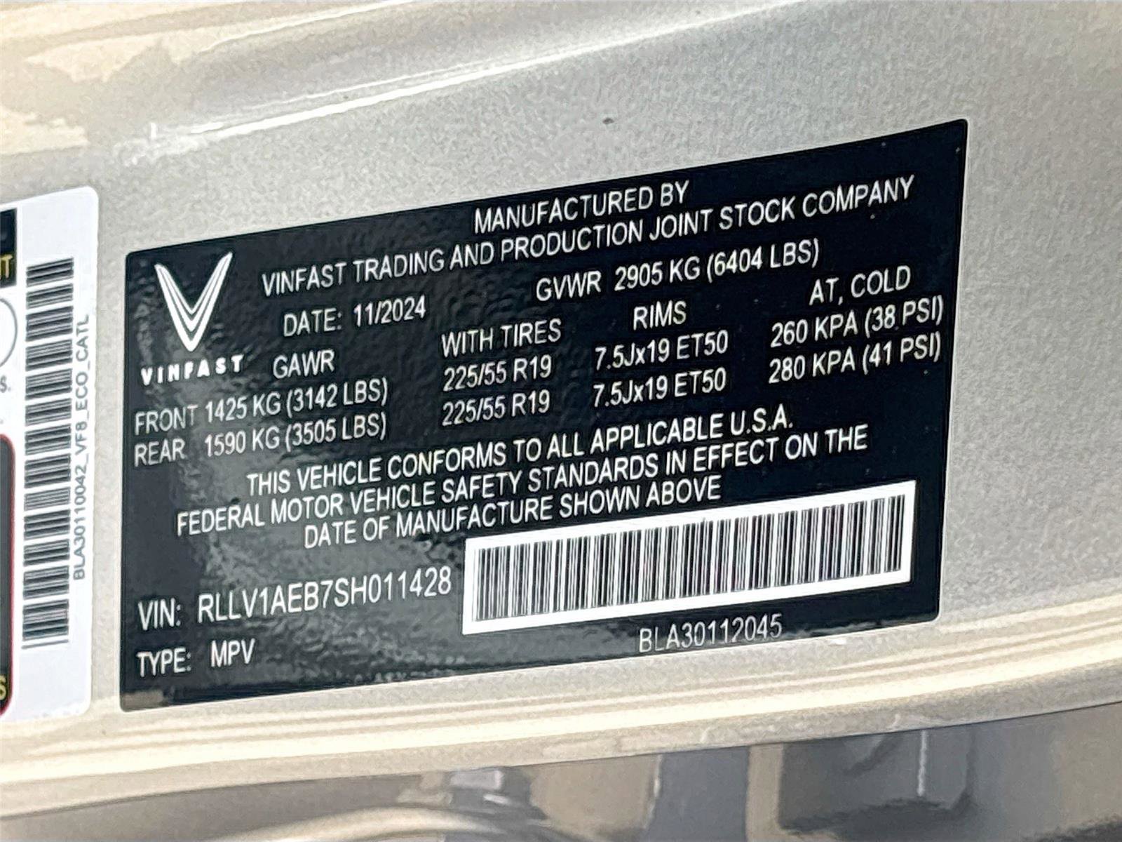 New 2025 VinFast VF 8 Eco image 32