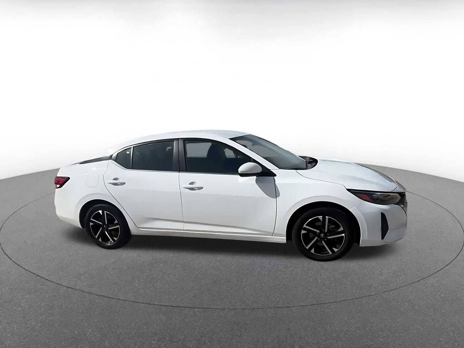 Used 2025 Nissan Sentra SV FWD image 2