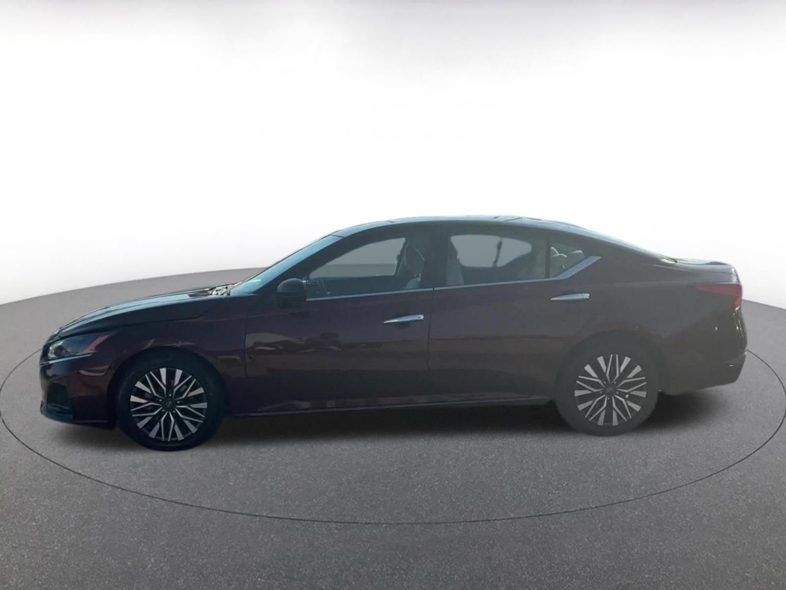 Used 2025 Nissan Altima 2.5 SV FWD image 9