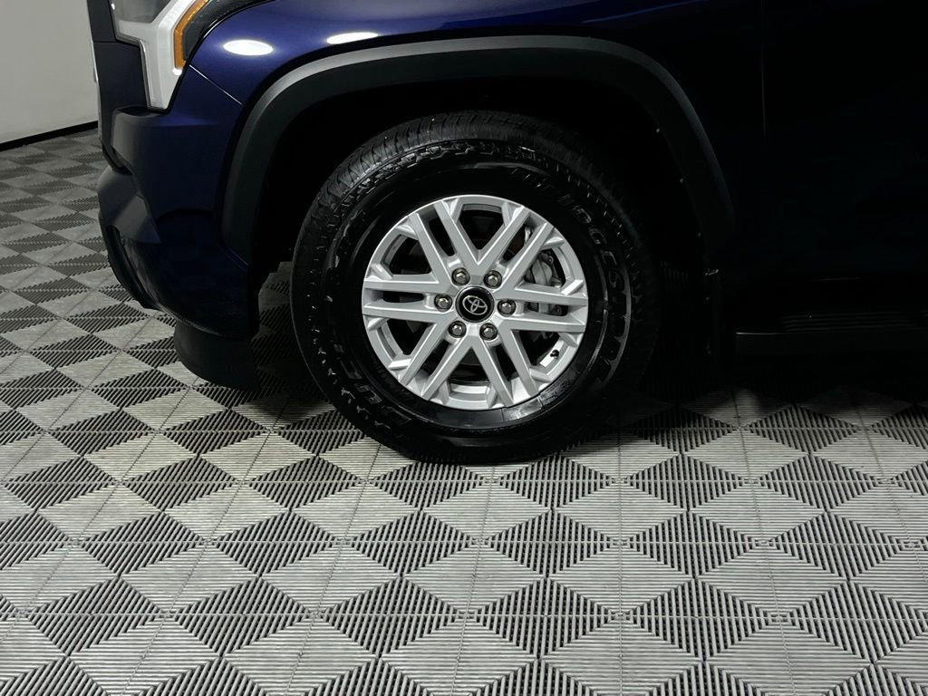 Used 2025 Toyota Sequoia SR5 w/ SR5 Premium Package AWD/4WD image 11