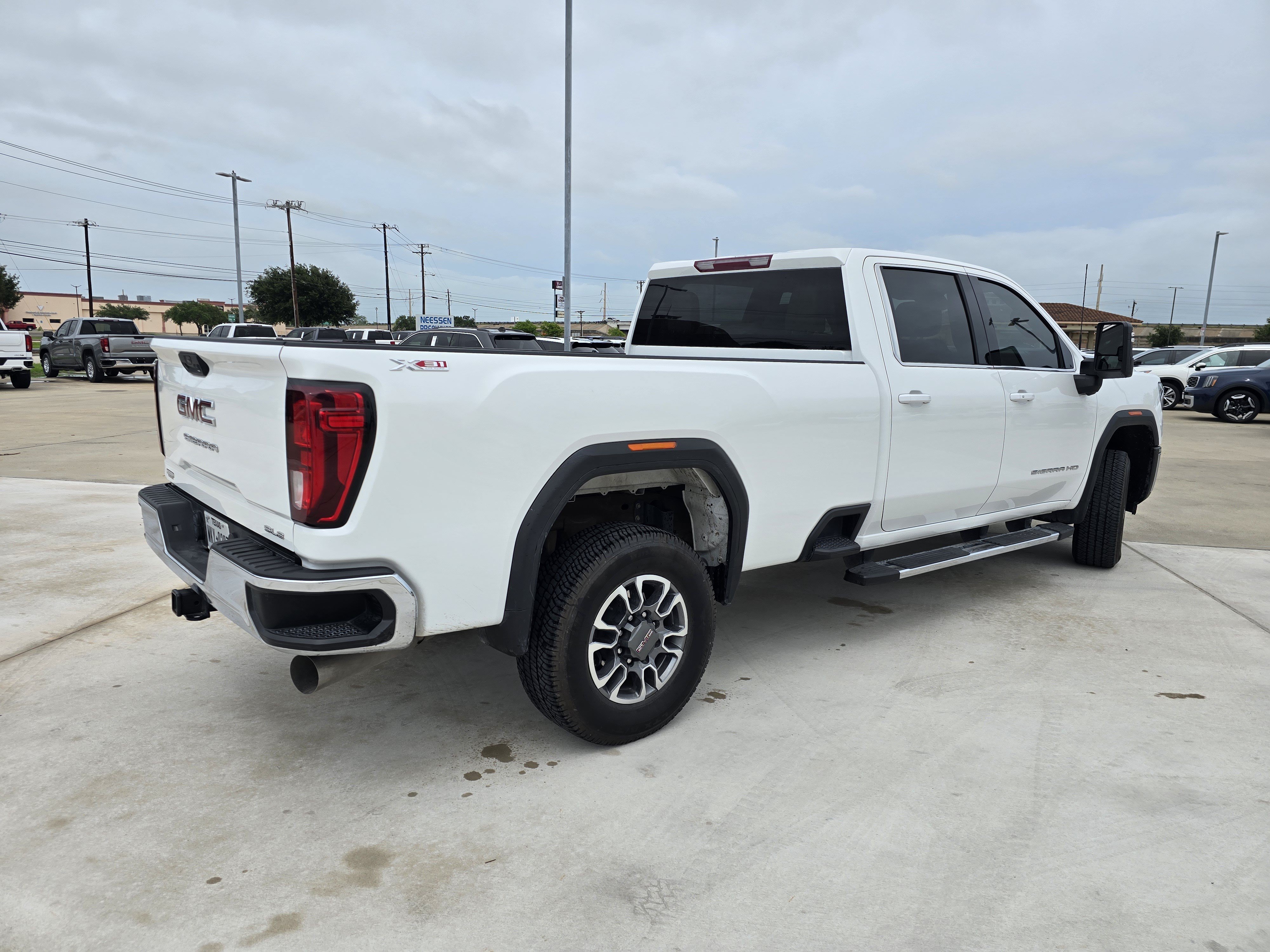 Used 2025 GMC Sierra 3500 SLE w/ SLE Convenience Package AWD/4WD image 3