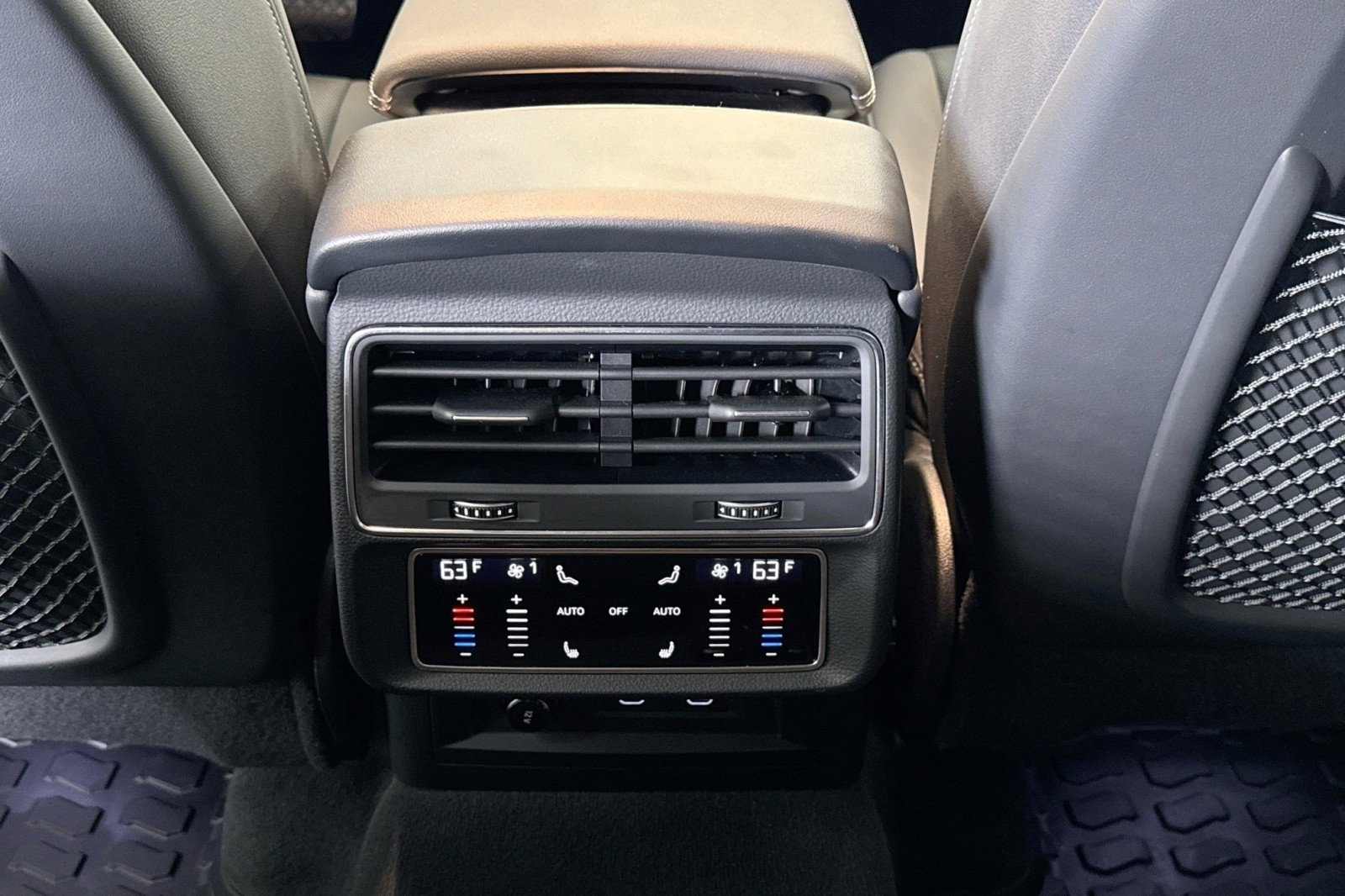 Used 2024 Audi Q8 Premium Plus w/ Premium Plus Package image 23