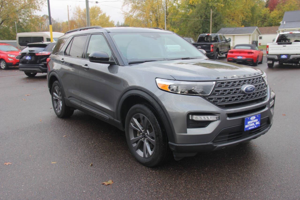 Certified 2022 Ford Explorer XLT w/ Equipment Group 202A image 9