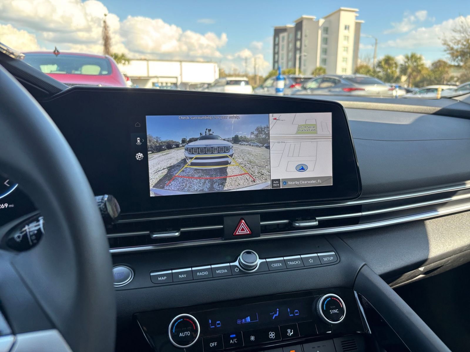 Used 2025 Hyundai Elantra SEL image 27