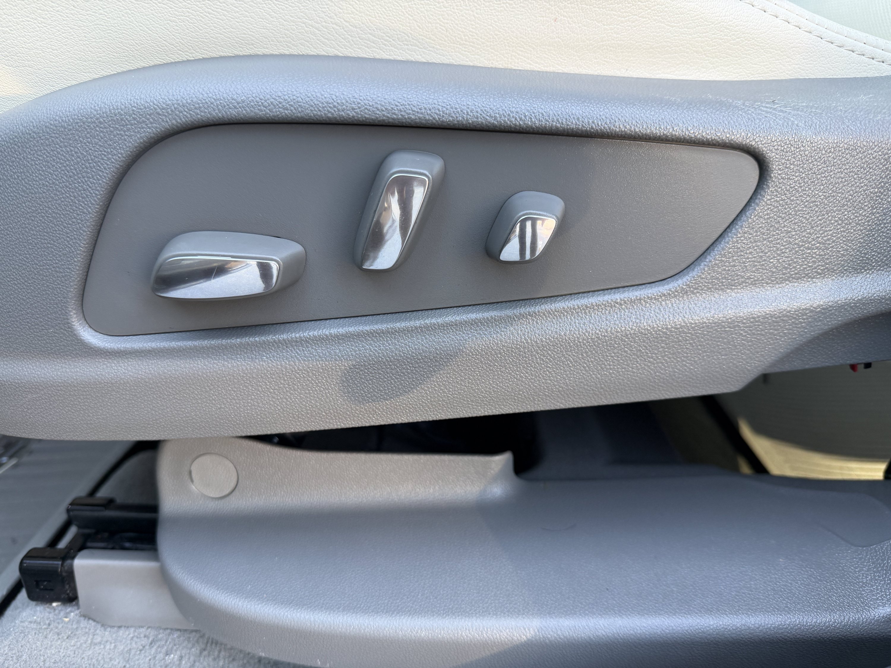 Used 2024 Cadillac XT6 Premium Luxury w/ LPO, Floor Liner Package AWD/4WD image 33
