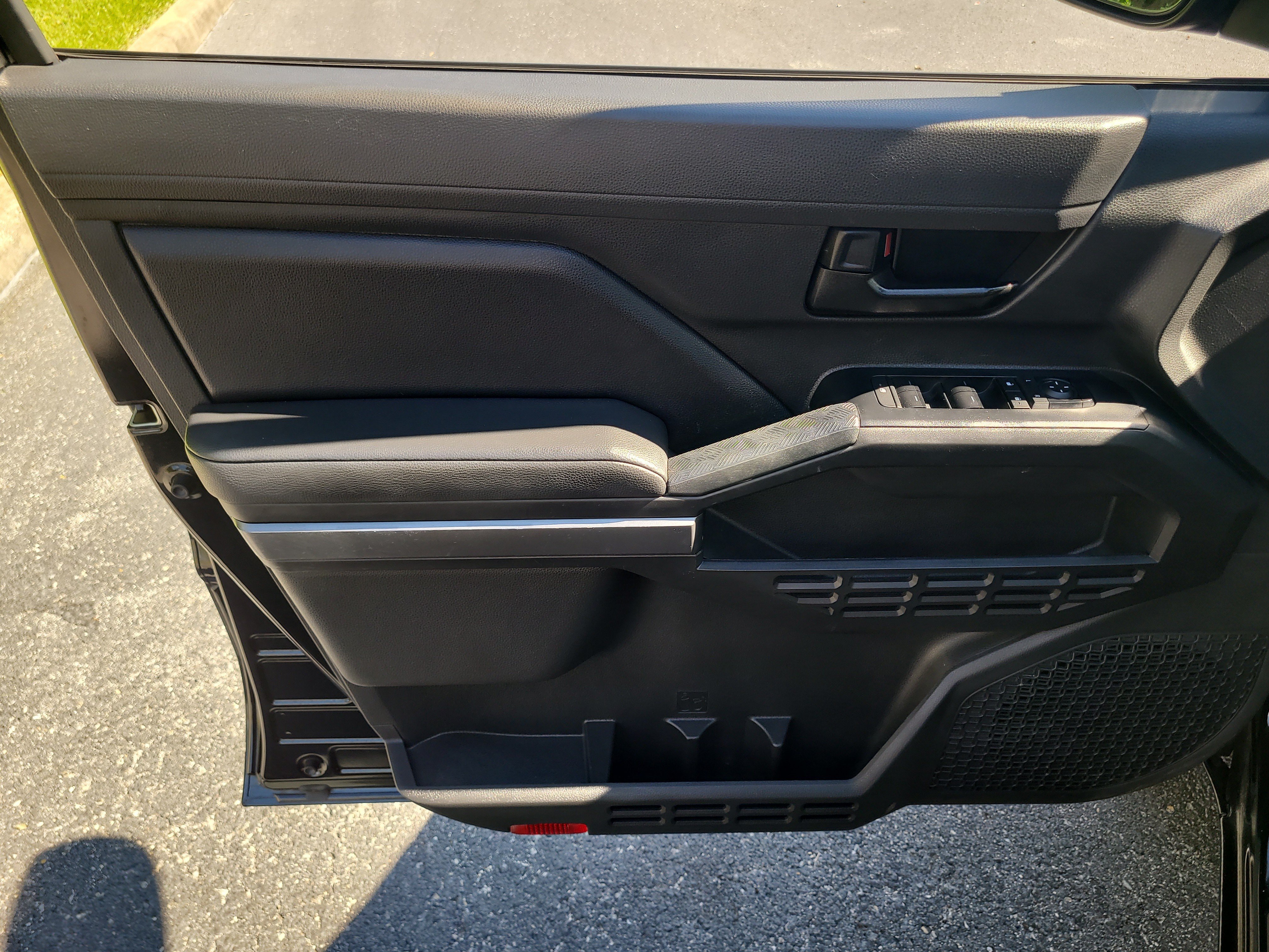 Certified 2024 Toyota Tacoma SR5 AWD/4WD image 17