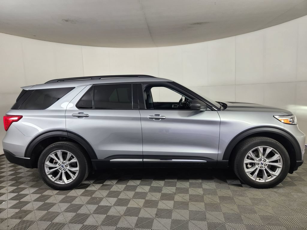 Used 2024 Ford Explorer XLT w/ Equipment Group 202A AWD/4WD image 8