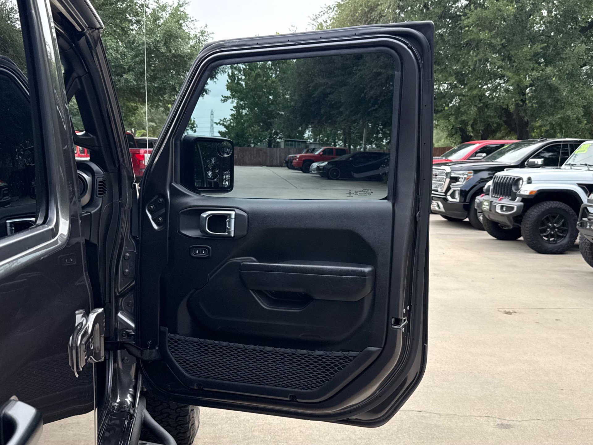 Used 2023 Jeep Wrangler Unlimited AWD/4WD image 37