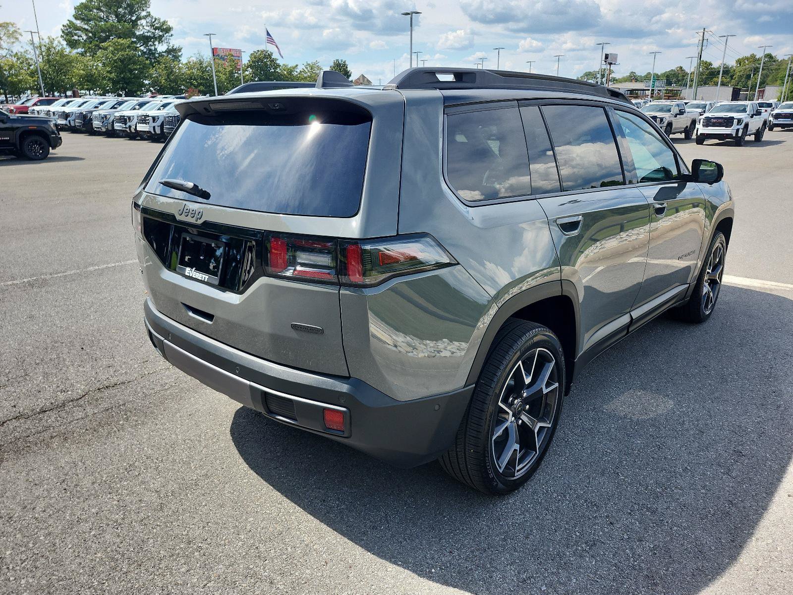 Used 2026 Jeep Cherokee Overland w/ Trailer Tow Group AWD/4WD image 3