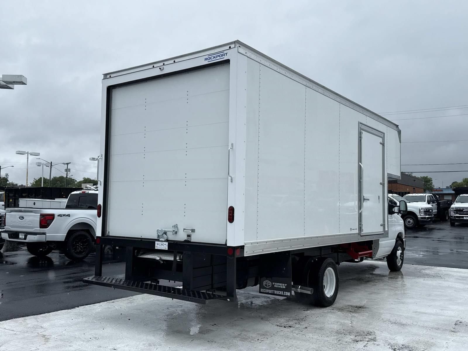 New 2027 Ford E-450 and Econoline 450 Super Duty w/ Power Equipment Group RWD image 3