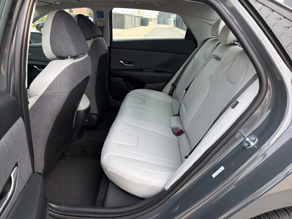 New 2026 Hyundai Elantra SEL Sport FWD image 19