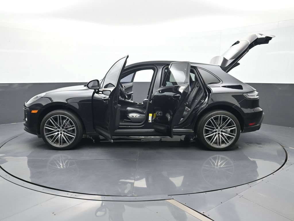 Certified 2023 Porsche Macan AWD/4WD image 29