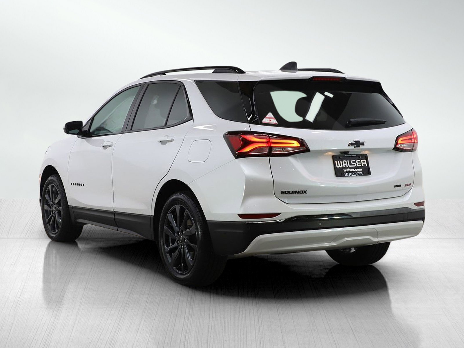Used 2023 Chevrolet Equinox RS image 3