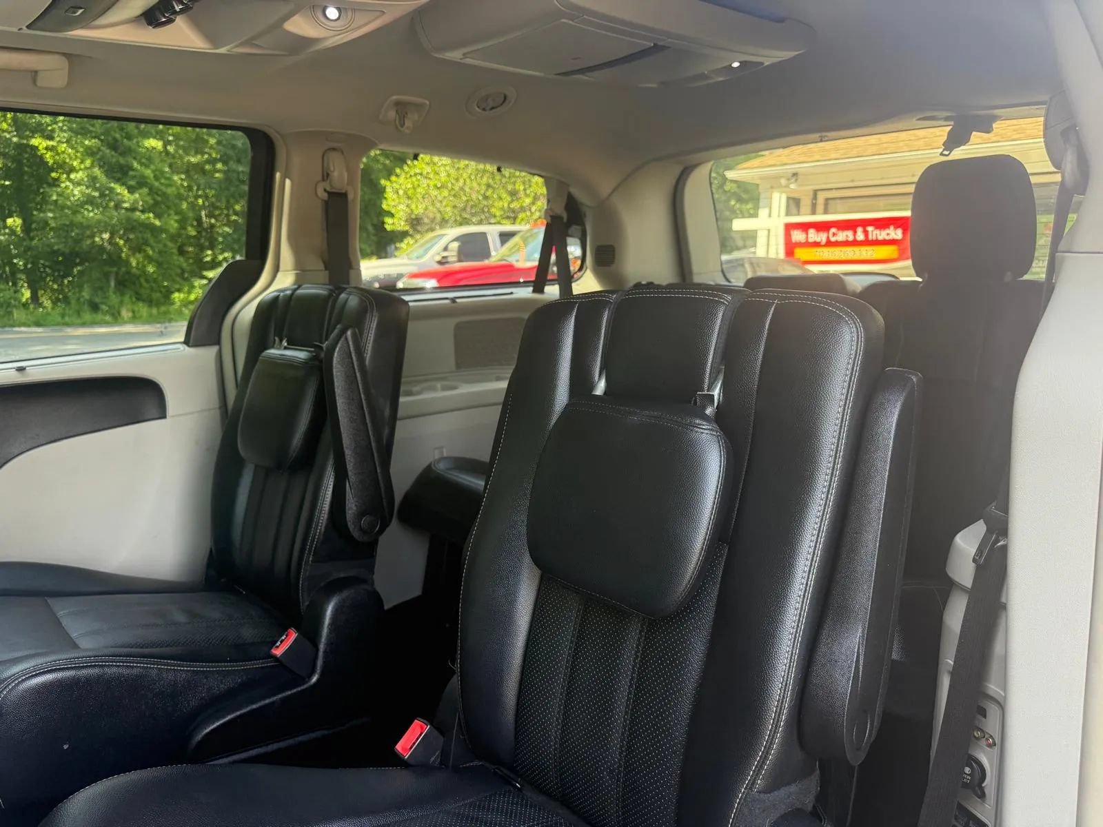 Used 2014 Chrysler Town & Country Touring-L w/ Driver Convenience Group FWD image 16