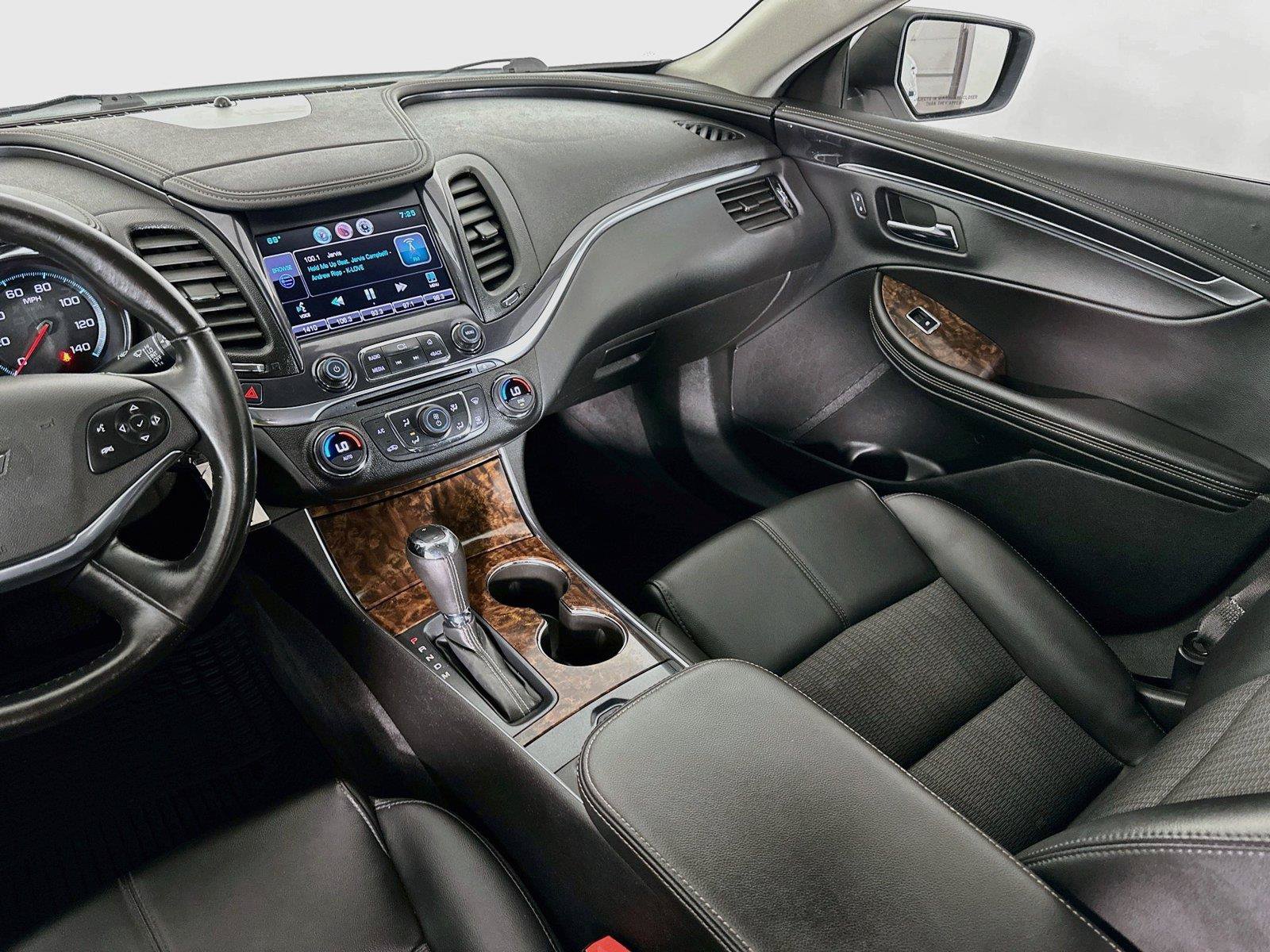 Used 2015 Chevrolet Impala LT FWD image 22