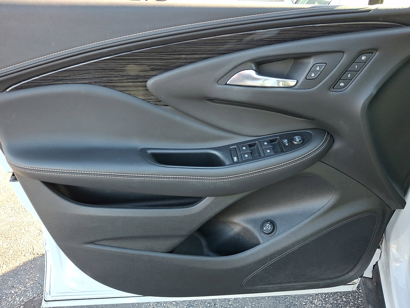 Used 2017 Buick Envision Essence w/ LPO, Cargo Package image 13