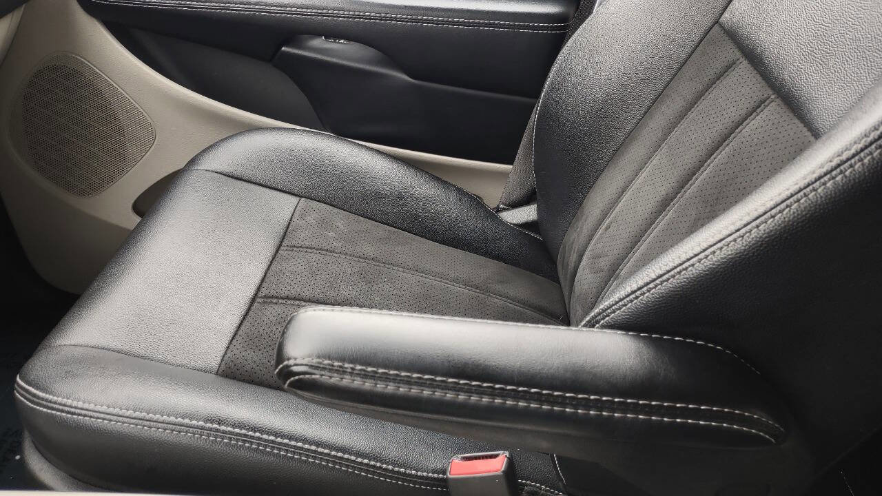 Used 2019 Dodge Grand Caravan SXT image 27