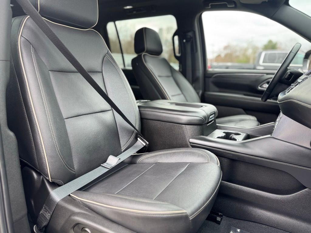 Used 2023 GMC Yukon XL SLT w/ Max Trailering Package AWD/4WD image 12