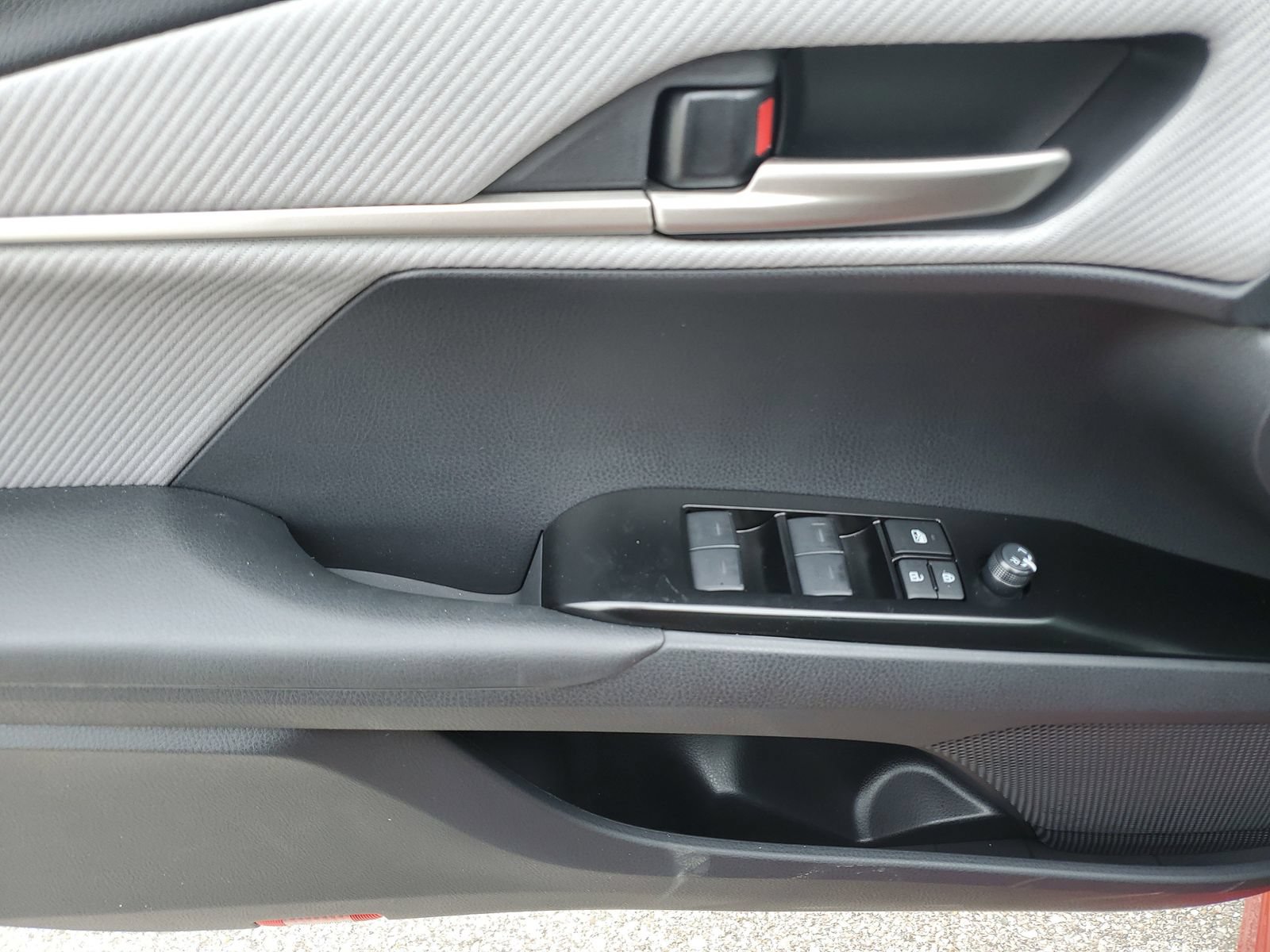 New 2026 Toyota Camry SE FWD image 19