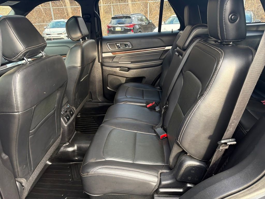 Used 2017 Ford Explorer Limited image 23