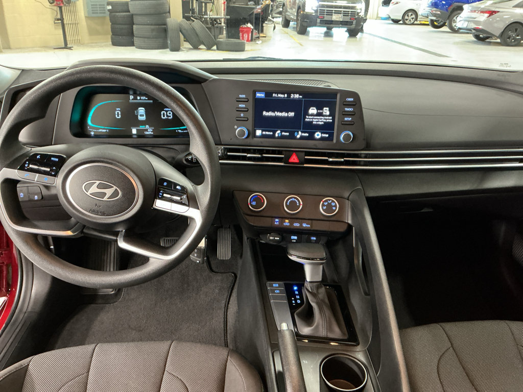Certified 2025 Hyundai Elantra SE FWD image 11
