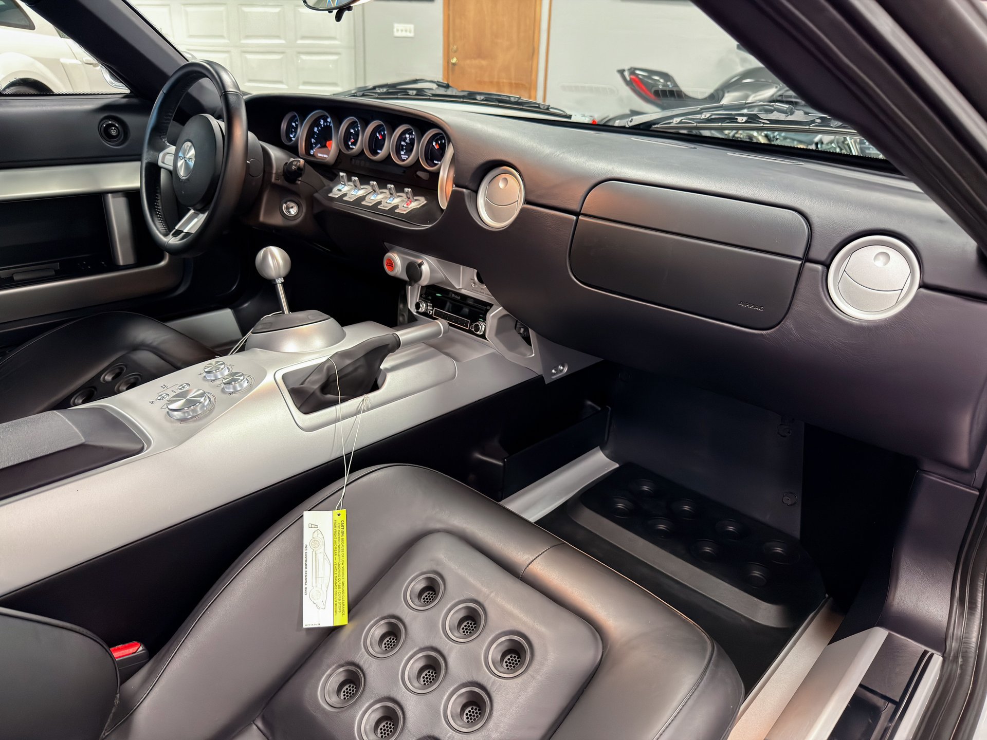 Used 2005 Ford GT RWD image 27