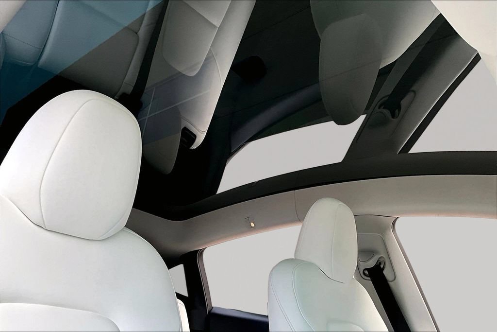 Used 2025 Tesla Model Y Long Range RWD image 22