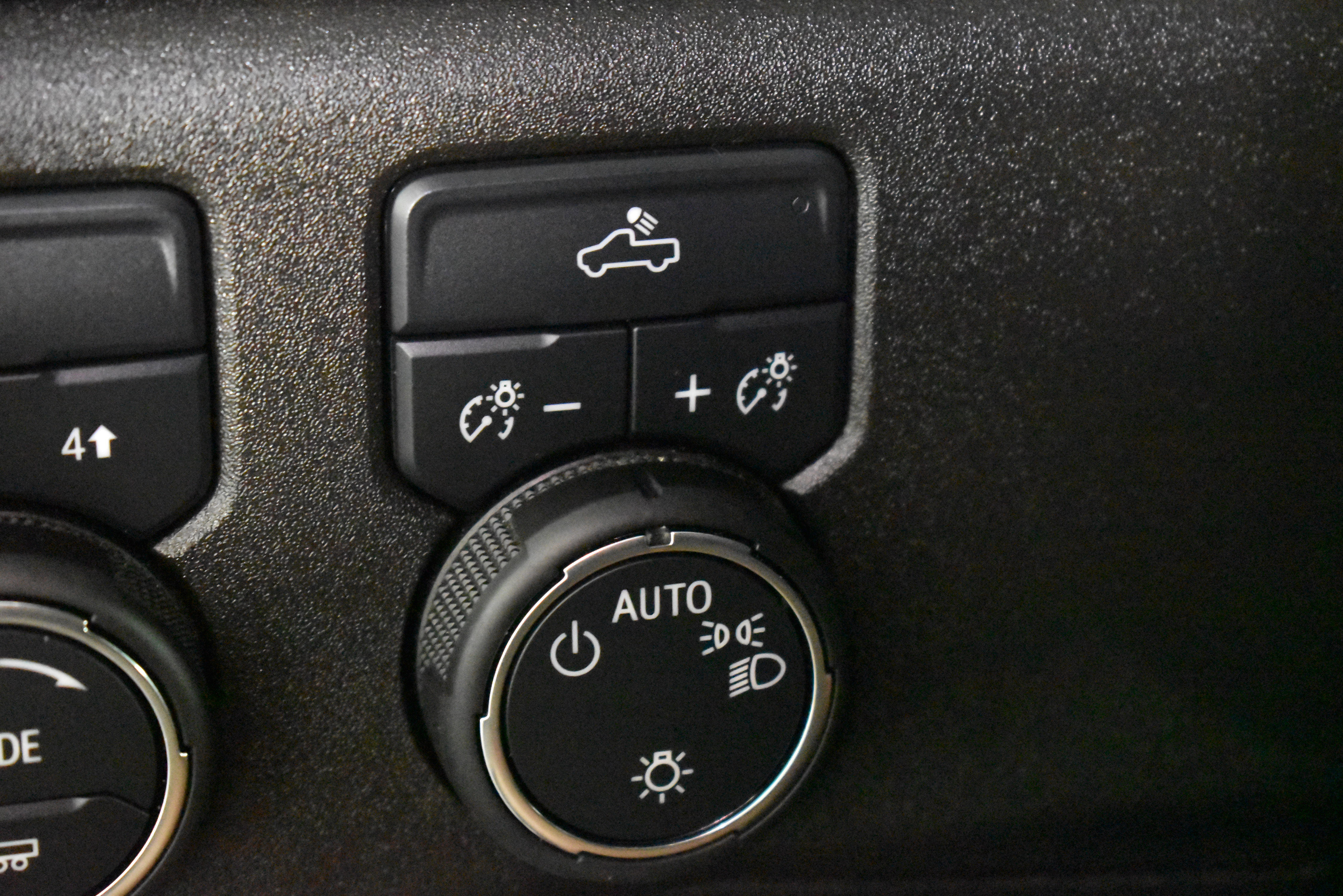 Used 2025 Chevrolet Silverado 1500 LT image 39