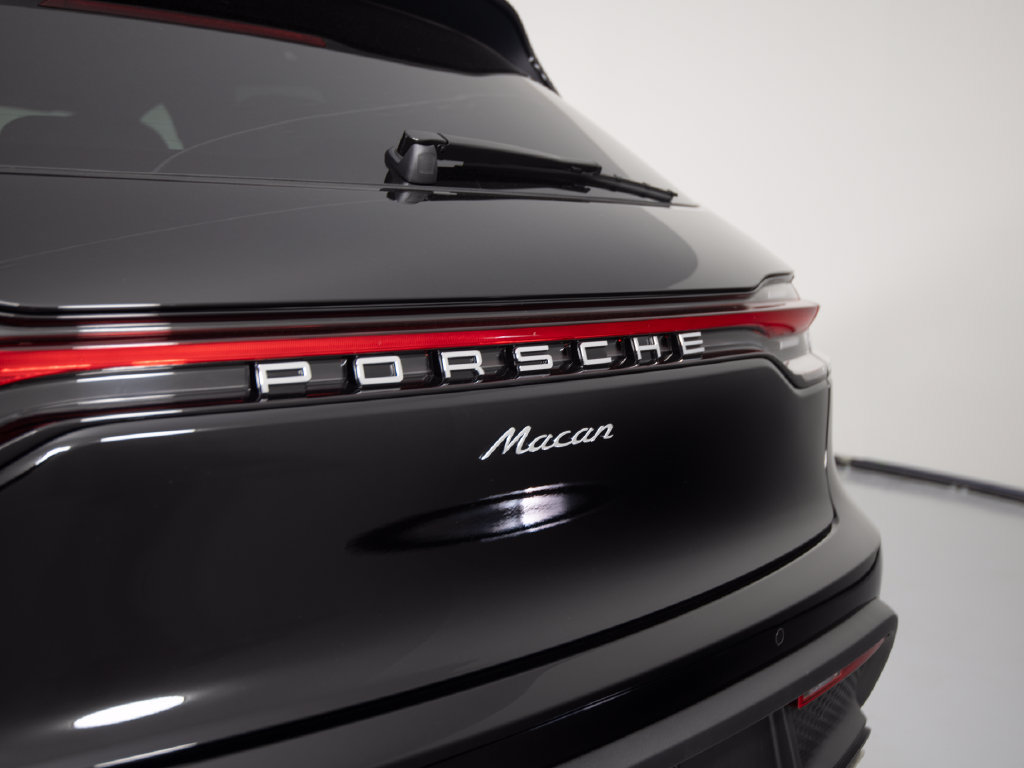 Certified 2026 Porsche Macan AWD/4WD image 42