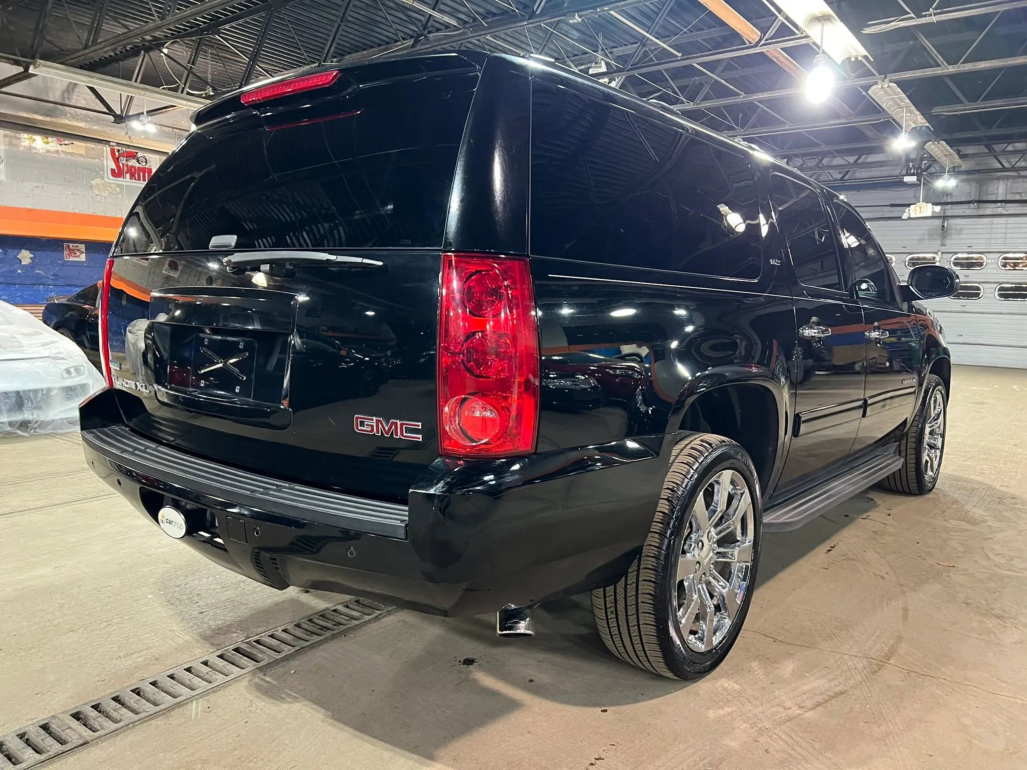 Used 2012 GMC Yukon XL SLT w/ SLT Chrome Package image 3